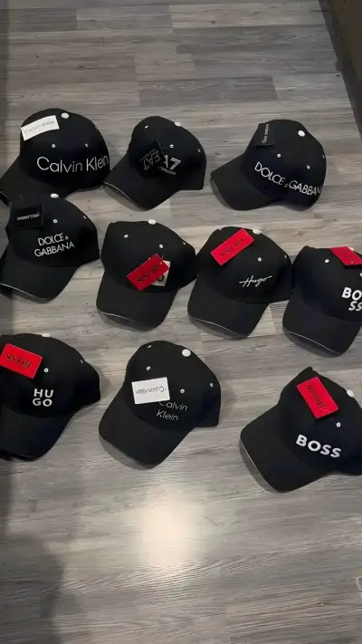 Gorras de marca variadas en negro - miniatura 2