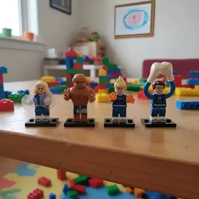 Set de figuras de acción tipo LEGO de superhéroes - miniatura 1