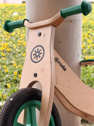 Bicicleta de equilibrio de madera para niños Roda - miniatura 2