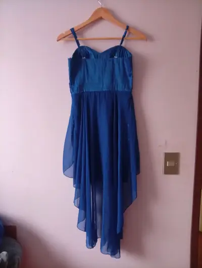Vestido de fiesta azul con lentejuelas - miniatura 2