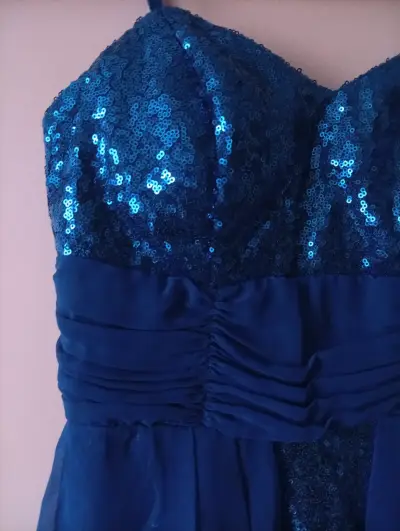 Vestido de fiesta azul con lentejuelas - miniatura 3