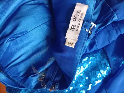 Vestido de fiesta azul con lentejuelas - miniatura 4