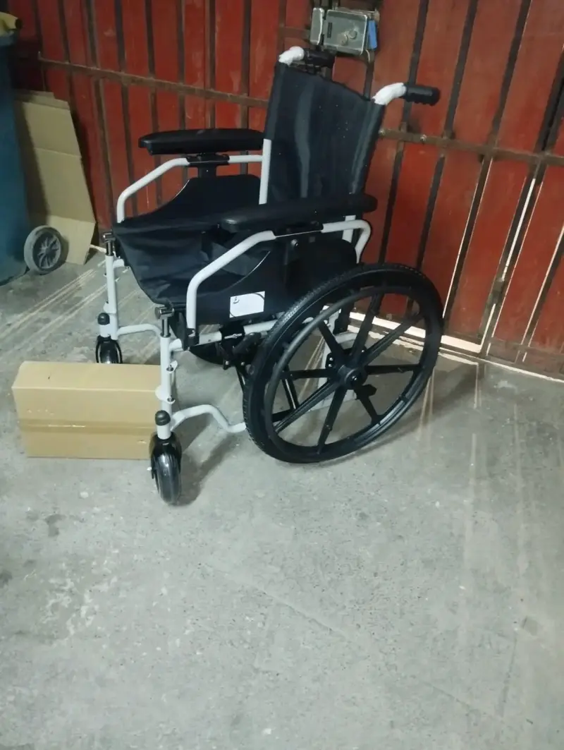 Silla de ruedas plegable con ruedas grandes - 3