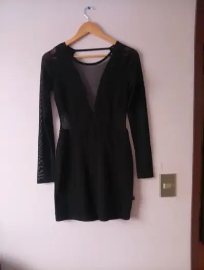 Vestido negro elegante con transparencias - miniatura 1