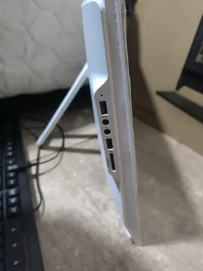 Computador All-in-One Lenovo C Series con accesorios - miniatura 2