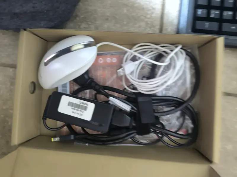 Computador All-in-One Lenovo C Series con accesorios - 4
