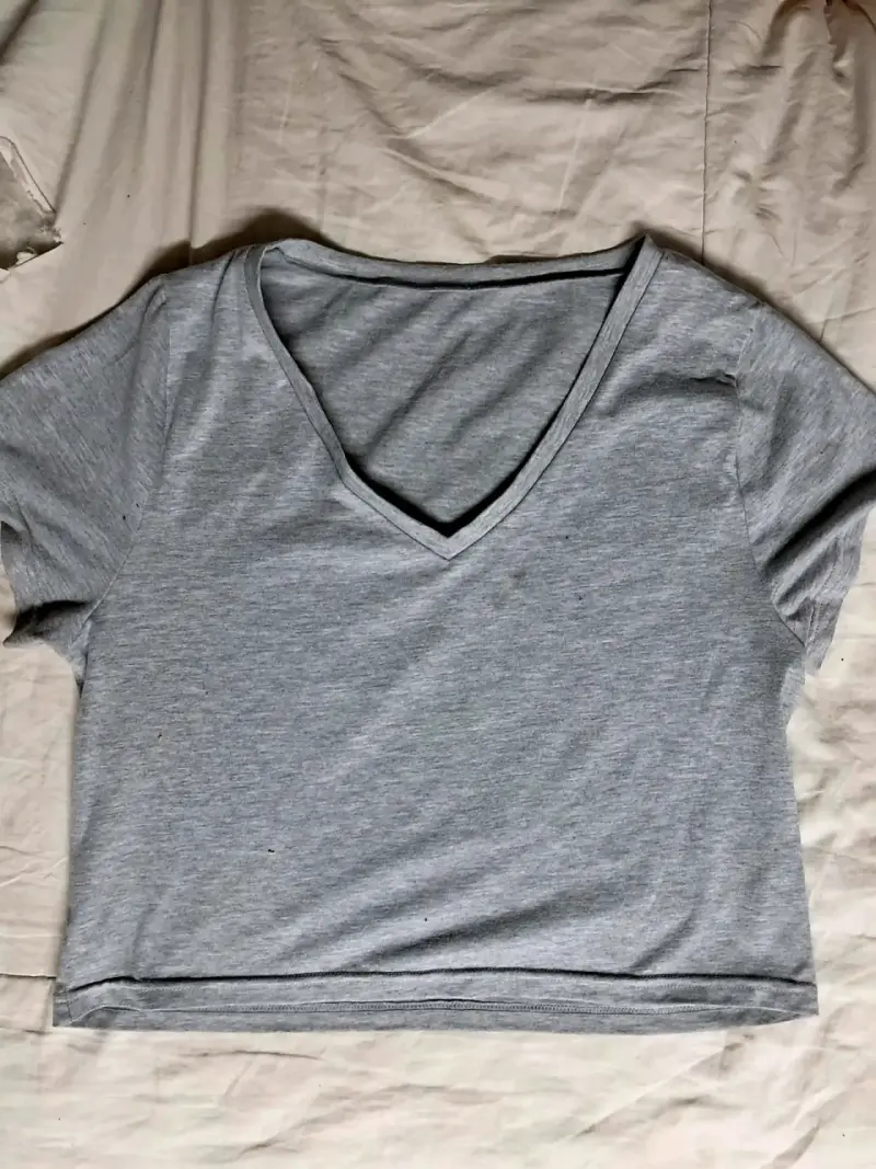 Pack de poleras cuello V negro y gris - 3
