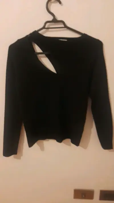 Suéter negro con diseño asimétrico Zara - miniatura 2