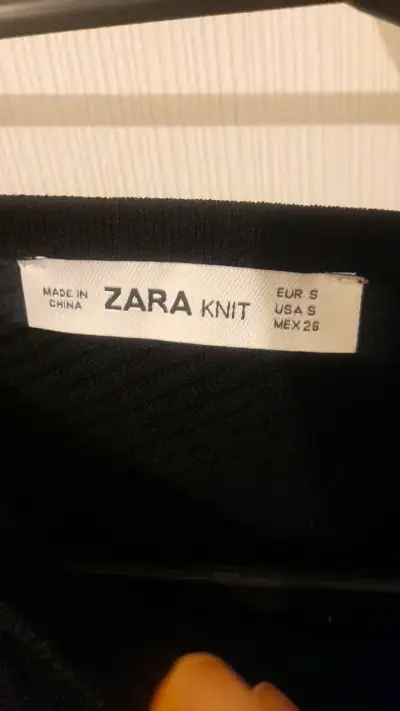 Suéter negro con diseño asimétrico Zara - miniatura 3
