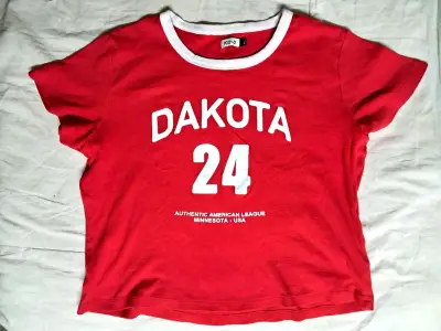 Polera roja Dakota 24 Icono - miniatura 1