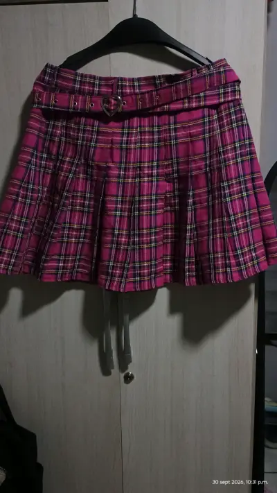 Falda corte escocesa con cinturón corazón. - miniatura 1