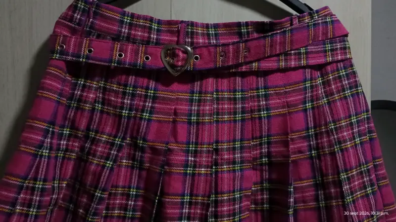 Falda corte escocesa con cinturón corazón. - 2