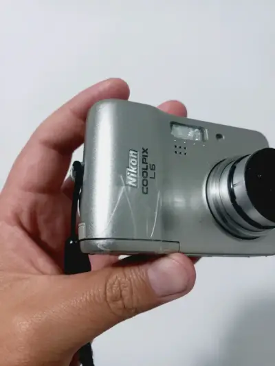 Cámara Digital Nikon Coolpix L6 con estuche - miniatura 3