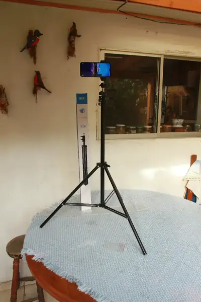 Trípode ajustable para smartphone con soporte - miniatura 1