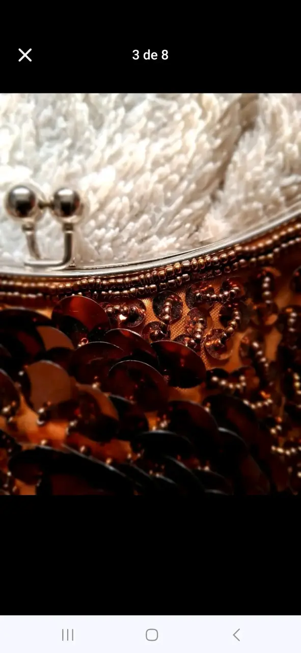 Cartera de mano con diseño floral en tonos dorados - 3