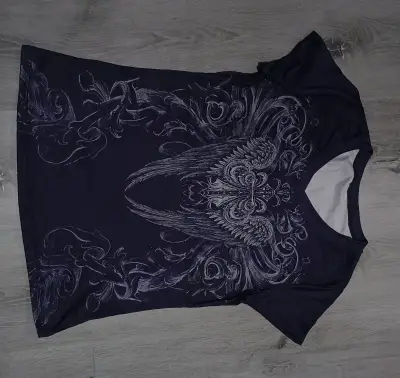 Polera morads con diseño de alas gráficas - miniatura 1