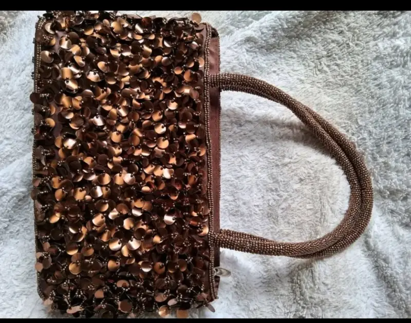 Cartera de mano con lentejuelas marrón elegante - 4
