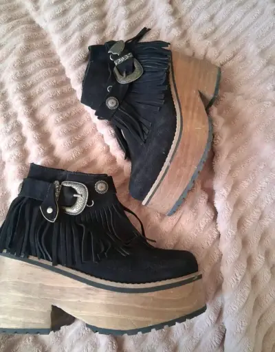 Botines de plataforma negros con flecos y hebilla - miniatura 2