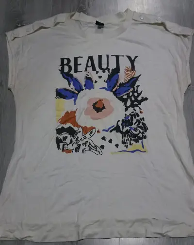 Polera estampada con diseño floral talla M - miniatura 3