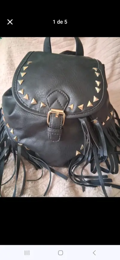 Mochila negra con flecos y tachuelas - miniatura 1