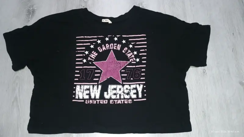 Polera negra estampada New Jersey - 1