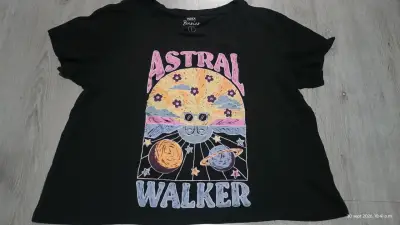 Polera negra con diseño Astral Walker - miniatura 1