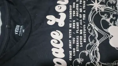 Polera negra con diseño Space Love - miniatura 1