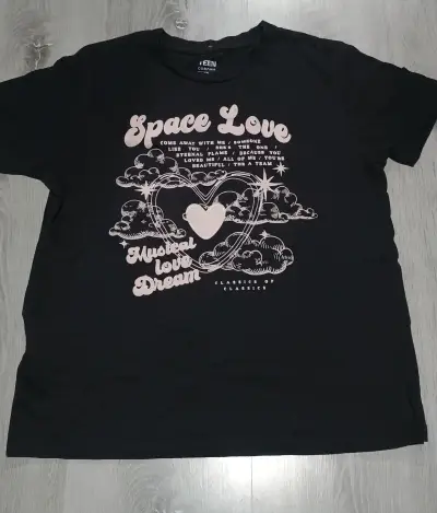 Polera negra con diseño Space Love - miniatura 2