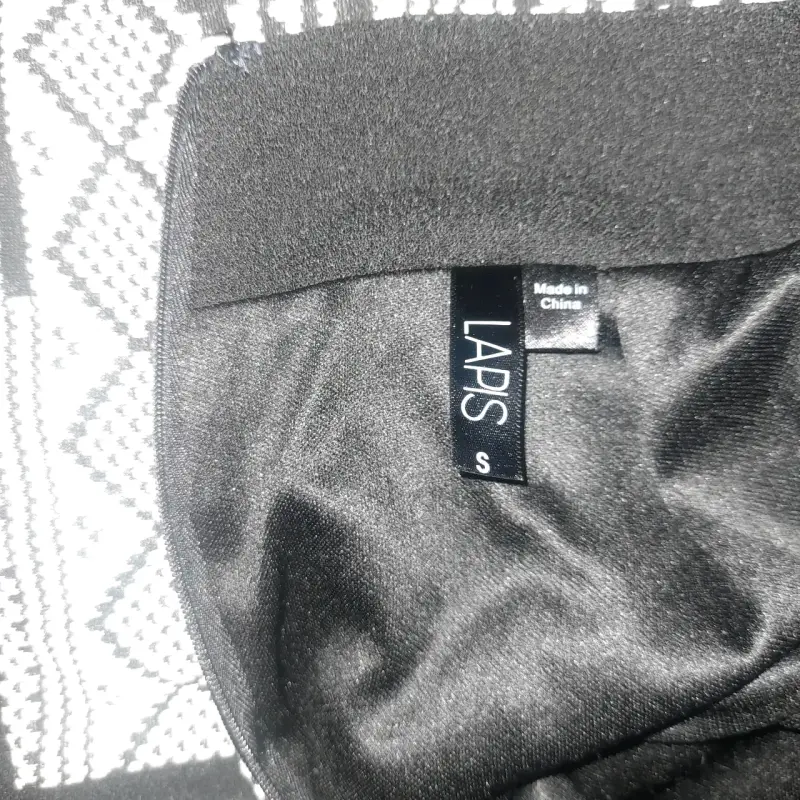 Falda corta estampada en blanco y negro Lapis