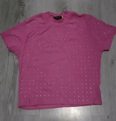 Polera rosada con detalles brillantes - miniatura 1