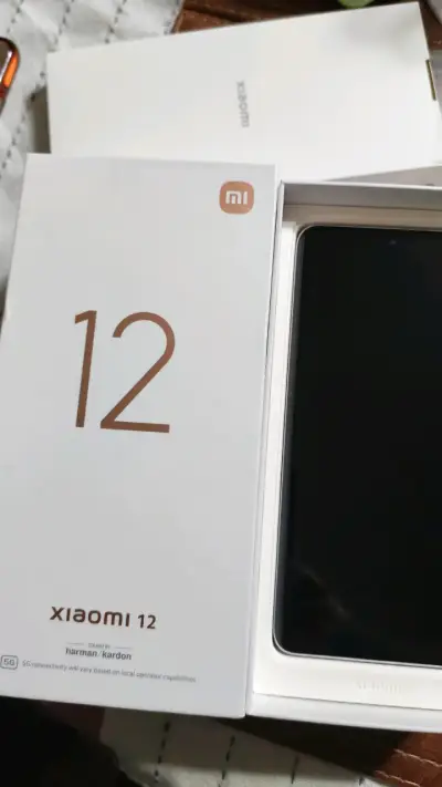 Smartphone Xiaomi 12 con 5G y sonido Harman Kardon - miniatura 1