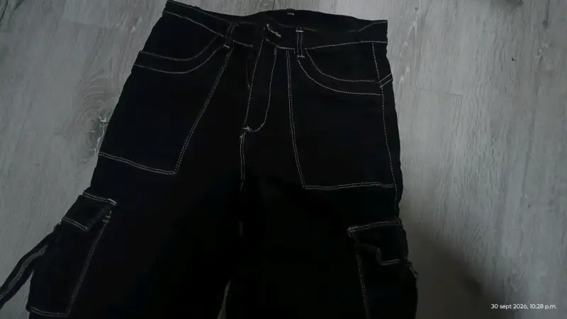 Pantalones cargo negros con bolsillos - 2