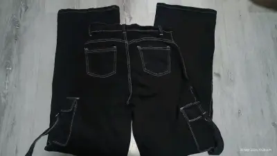 Pantalones cargo negros con bolsillos - miniatura 3