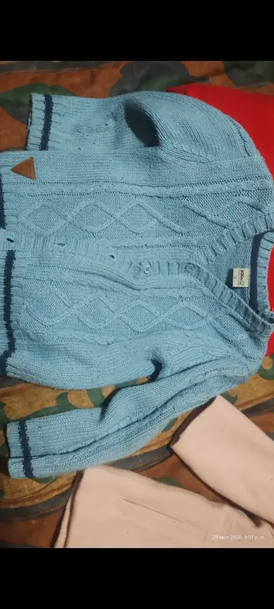 Abrigo rosado para niña con diseño elegante - miniatura 2