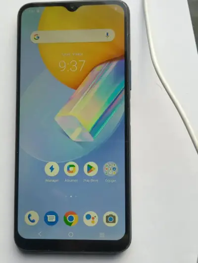 Smartphone con pantalla grande y Android - miniatura 1