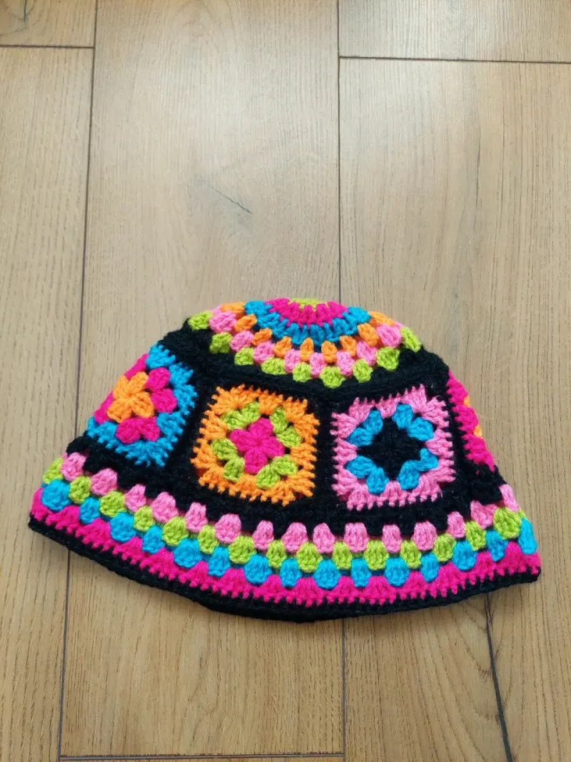 Gorro tejido a crochet multicolor artesanal - 2