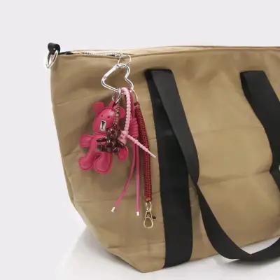 Llavero de oso rosado con accesorios - miniatura 2