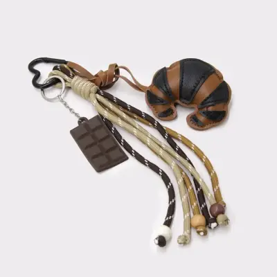 Llavero con colgante de croissant y chocolate - miniatura 1
