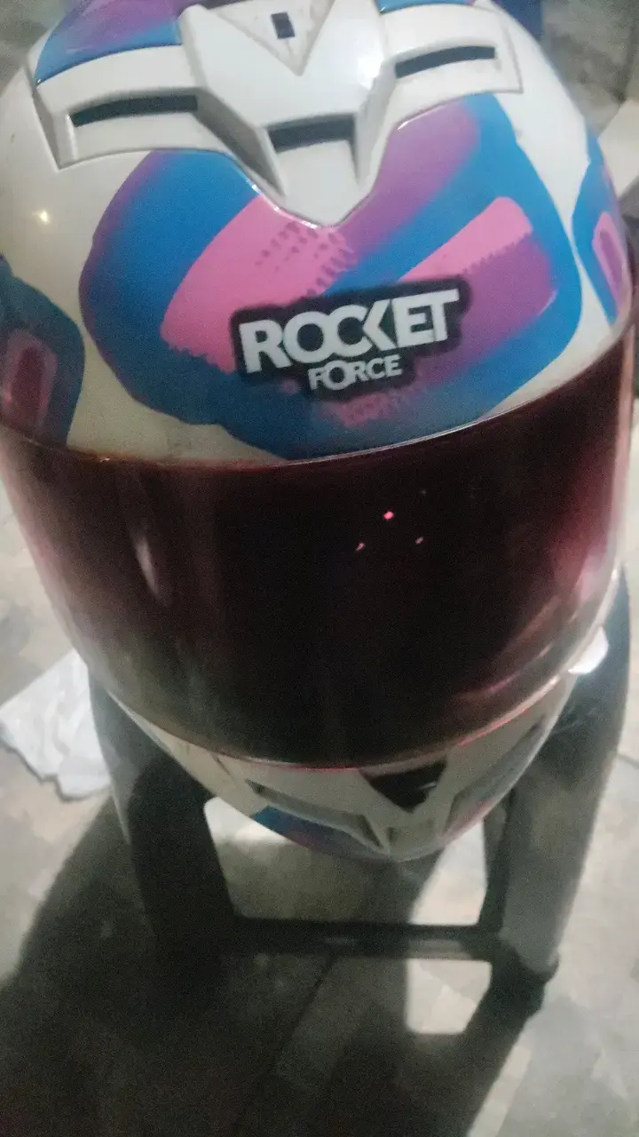 Casco de moto Rocket Force con diseño colorido - 1