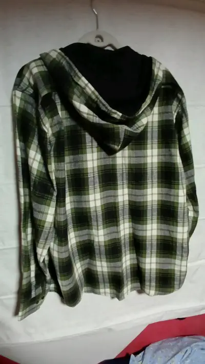 Camisa a cuadros verde con capucha - miniatura 2