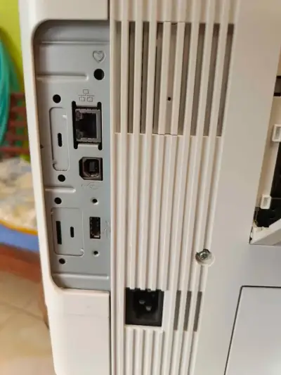 Impresora HP LaserJet Managed M506m en buen estado - miniatura 2