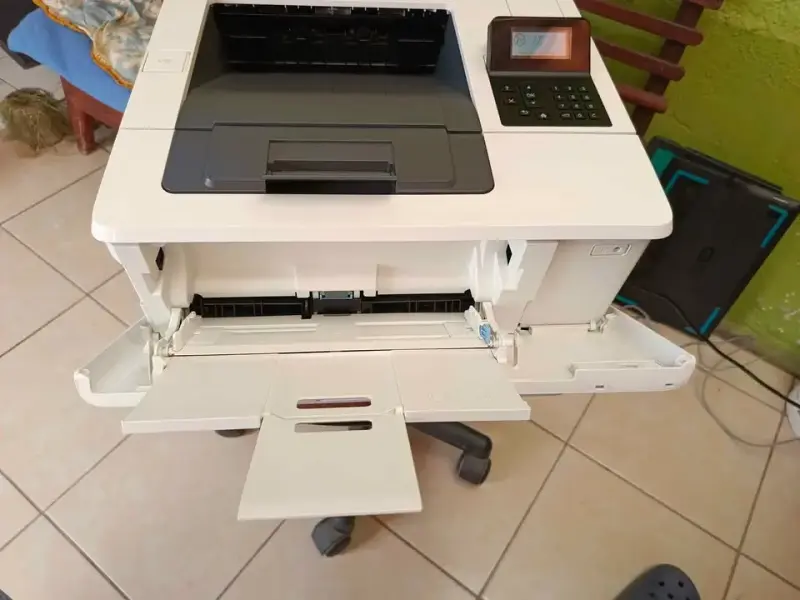 Impresora HP LaserJet Managed M506m en buen estado - 4