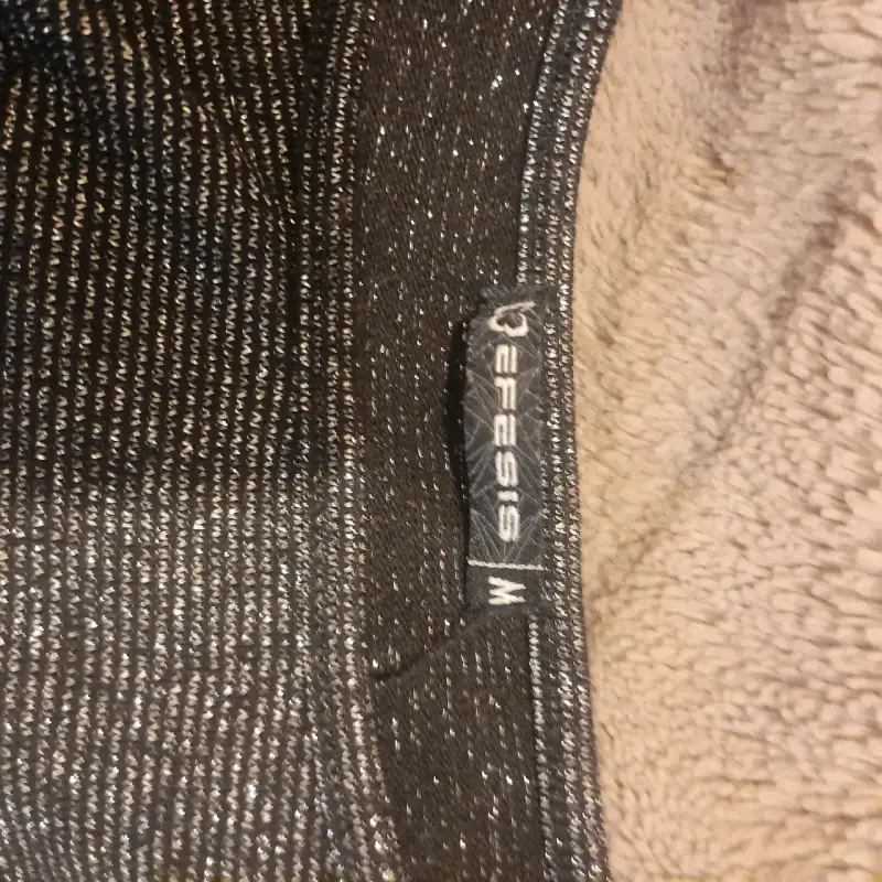 Polera de mujer con brillo y diseño cruzado - 1