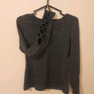 Polera de mujer con brillo y diseño cruzado - miniatura 3