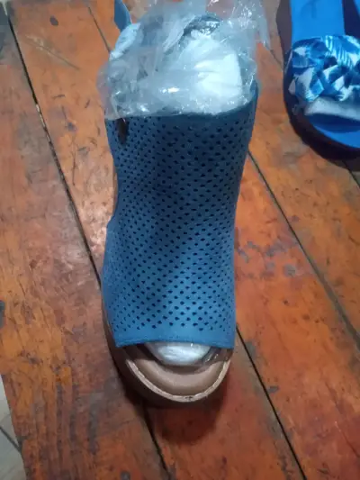 Sandalias de plataforma con diseño floral - miniatura 4