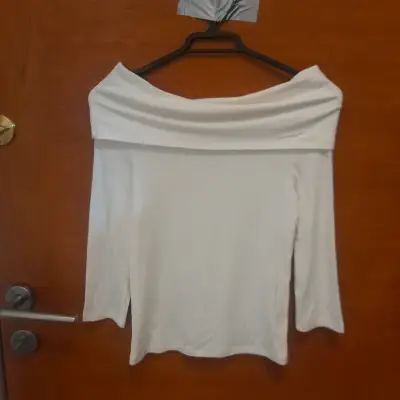 Blusa blanca hombros descubiertos Marquis - miniatura 1