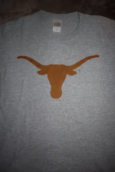Polera blanca con diseño de perro polera gris con logo de toro - miniatura 4