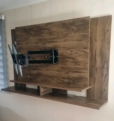 Panel de TV de madera con soporte ajustable - miniatura 1