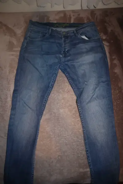 Jeans Wrangler azul para hombre en buen estado - miniatura 1