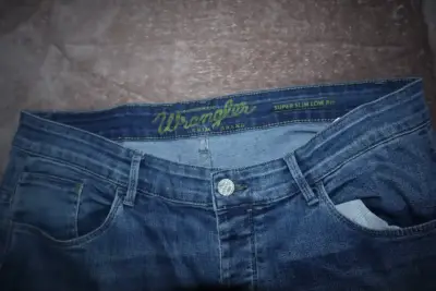 Jeans Wrangler azul para hombre en buen estado - miniatura 2
